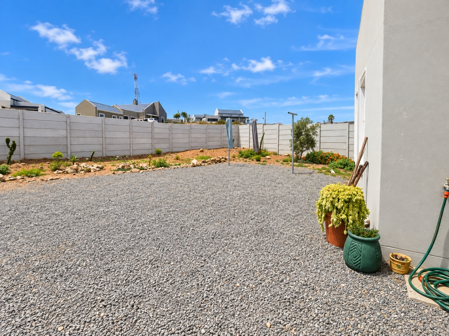 To Let 4 Bedroom Property for Rent in Hoogland Western Cape